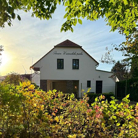 Penzion U Zameckeho Parku Trebon Bagian luar foto