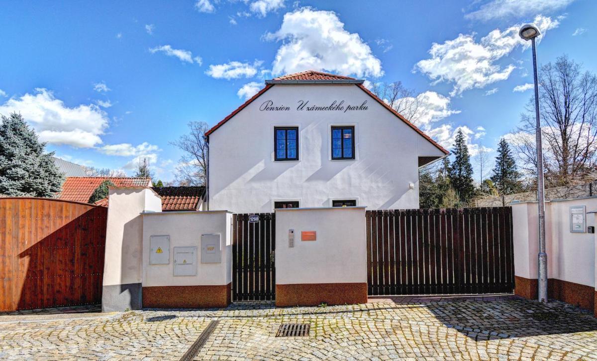 Penzion U Zameckeho Parku Trebon Bagian luar foto
